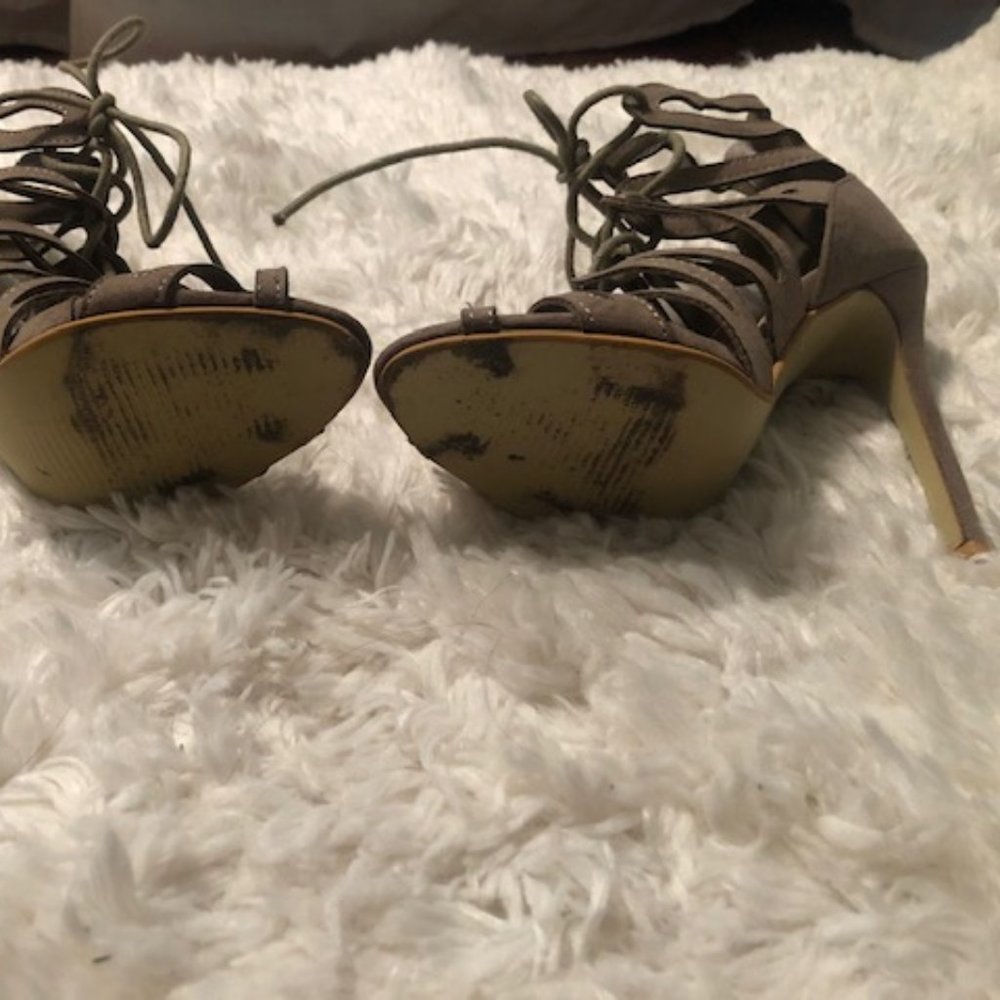 Heels - Picture 7 of 7
